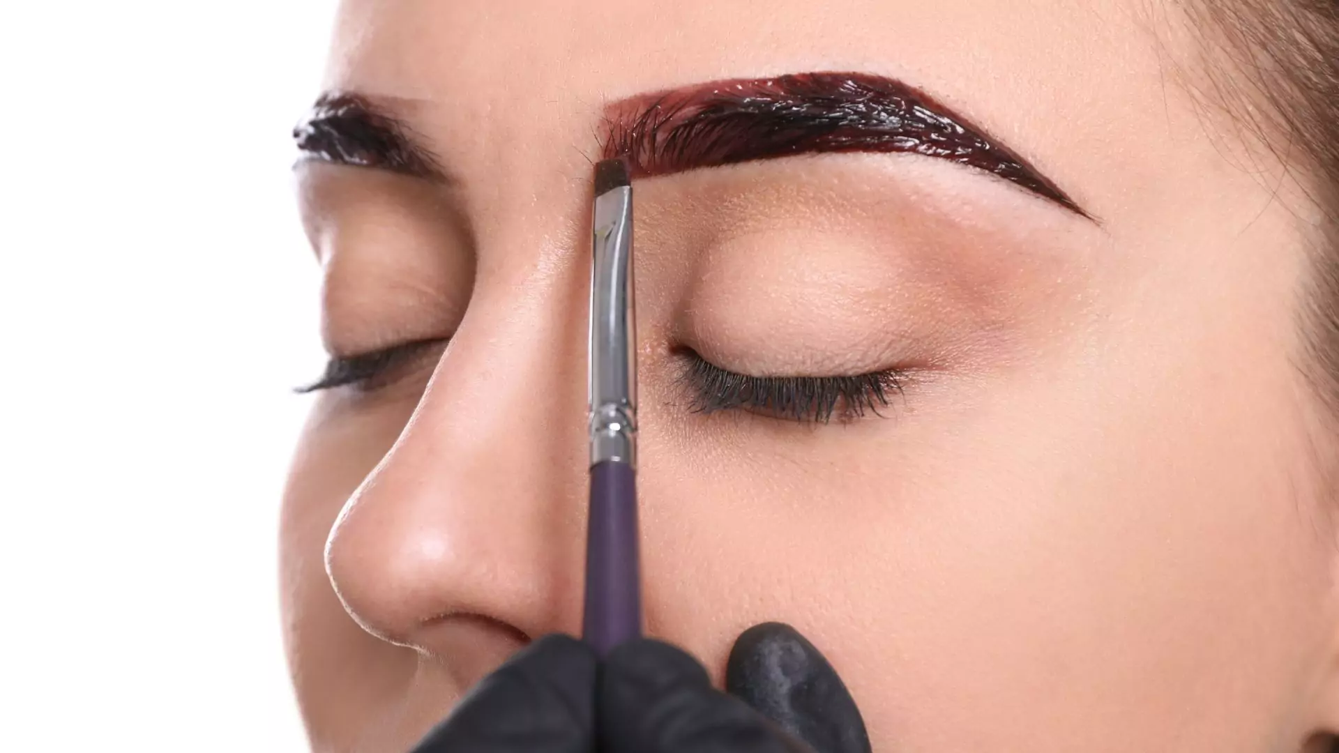 Lee más sobre el artículo ¡Mon Petit Espace aparece en Woman! La henna para cejas, la técnica que conquista por su naturalidad